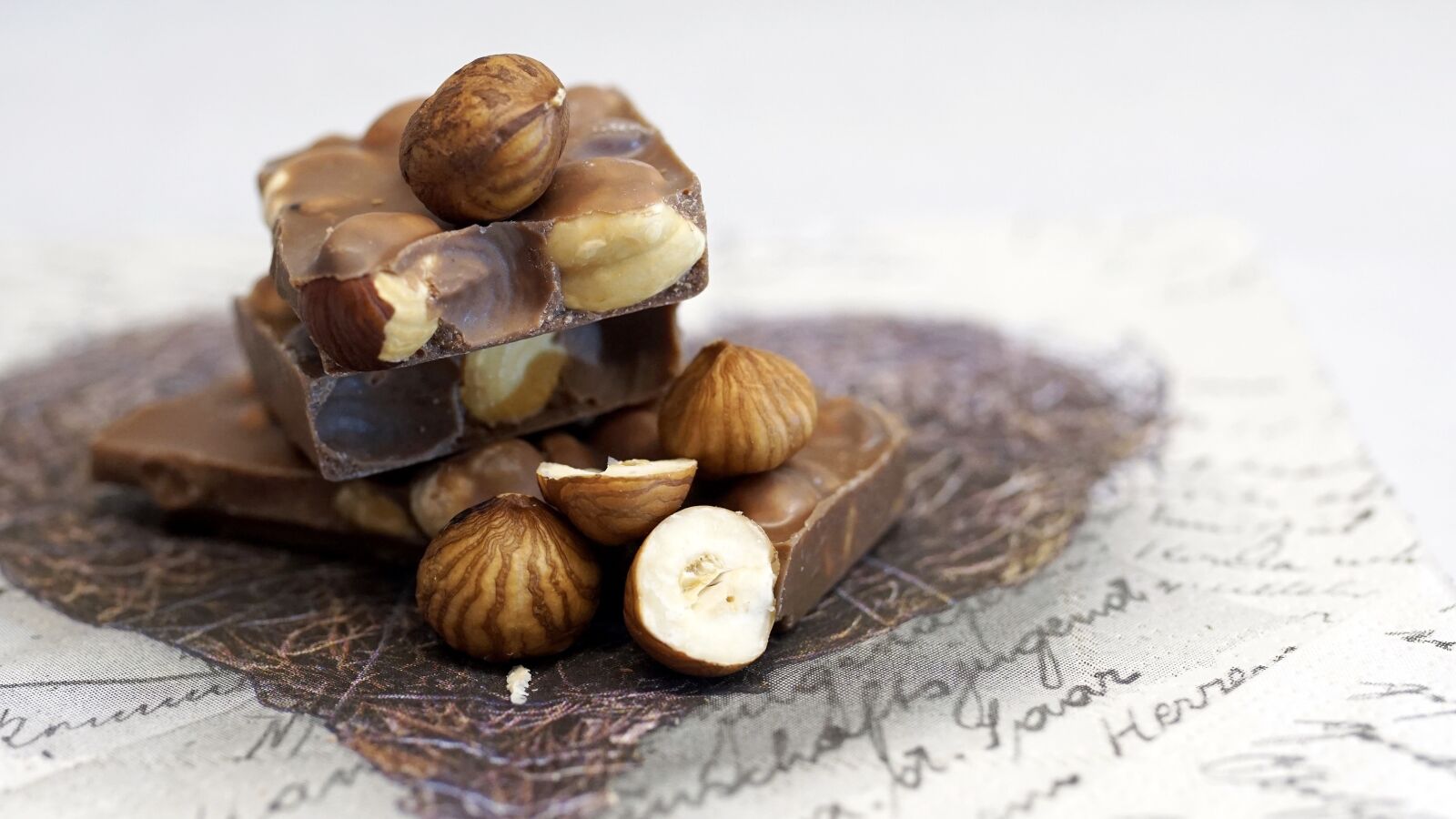 Sony ILCA-77M2 sample photo. Chocolate, hazelnut chocolate, sweet photography