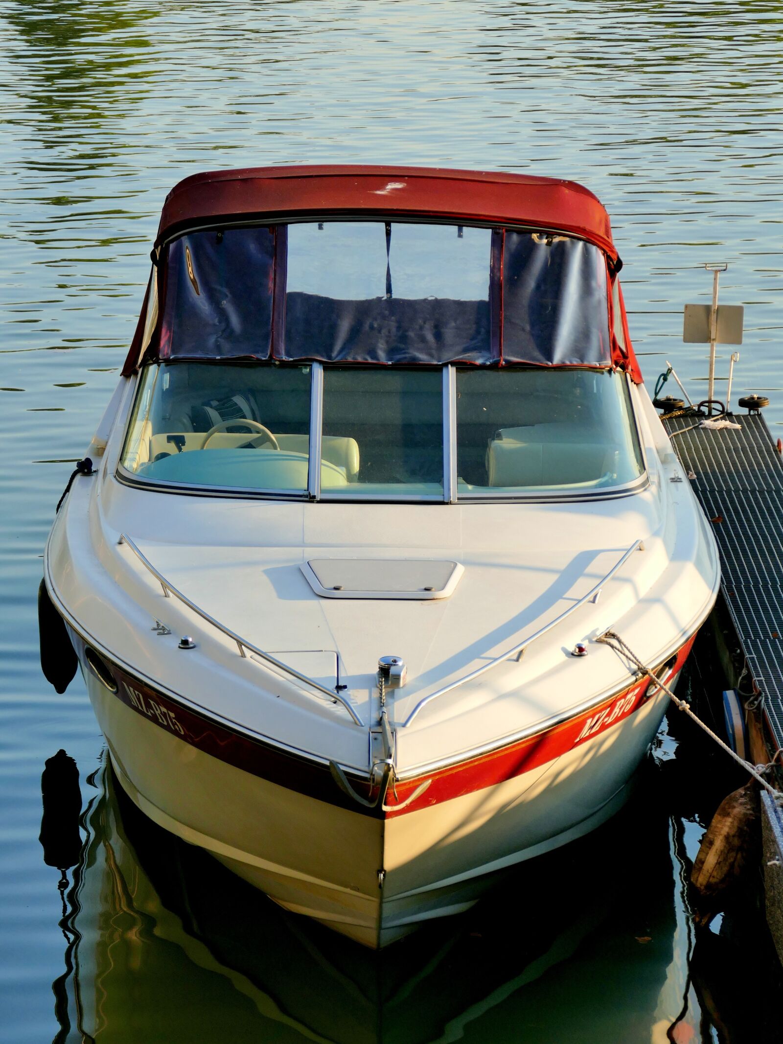 Panasonic Lumix DMC-FZ1000 sample photo. Boat, powerboat, water photography