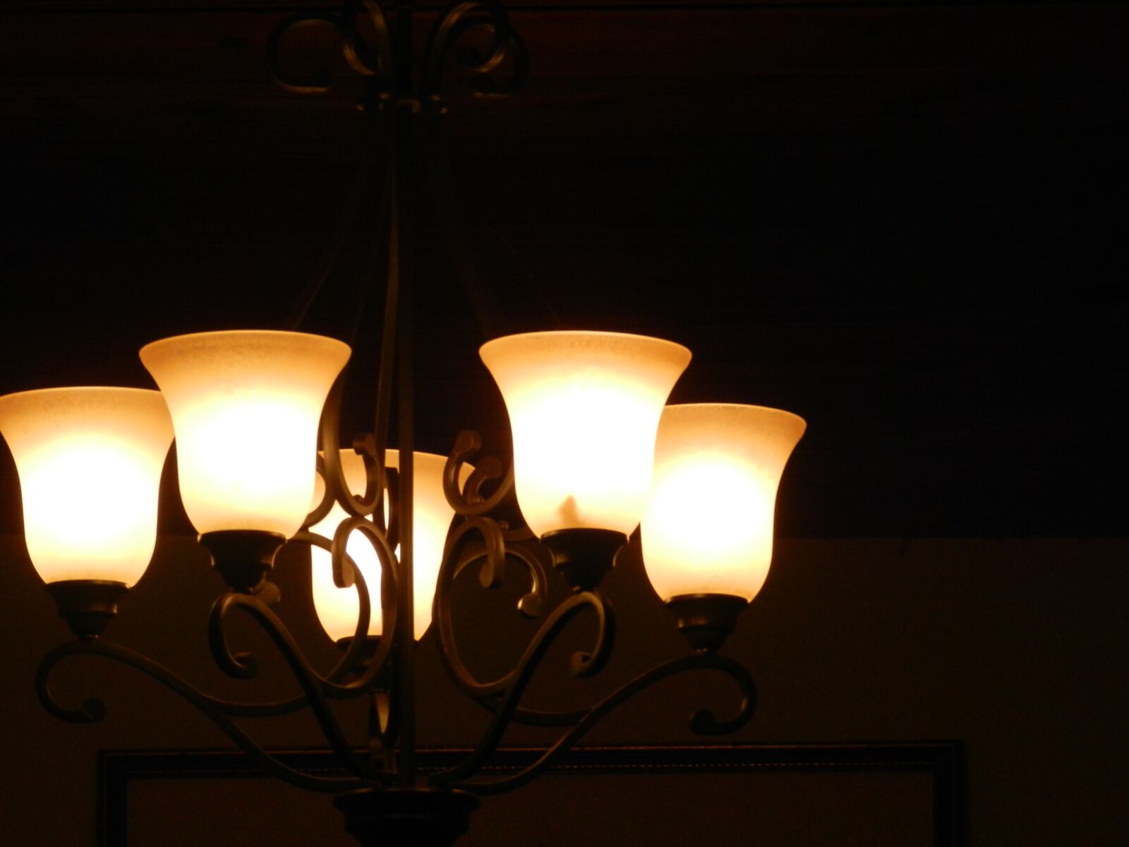 Nikon Coolpix P500 sample photo. Chandelier, lights, design photography