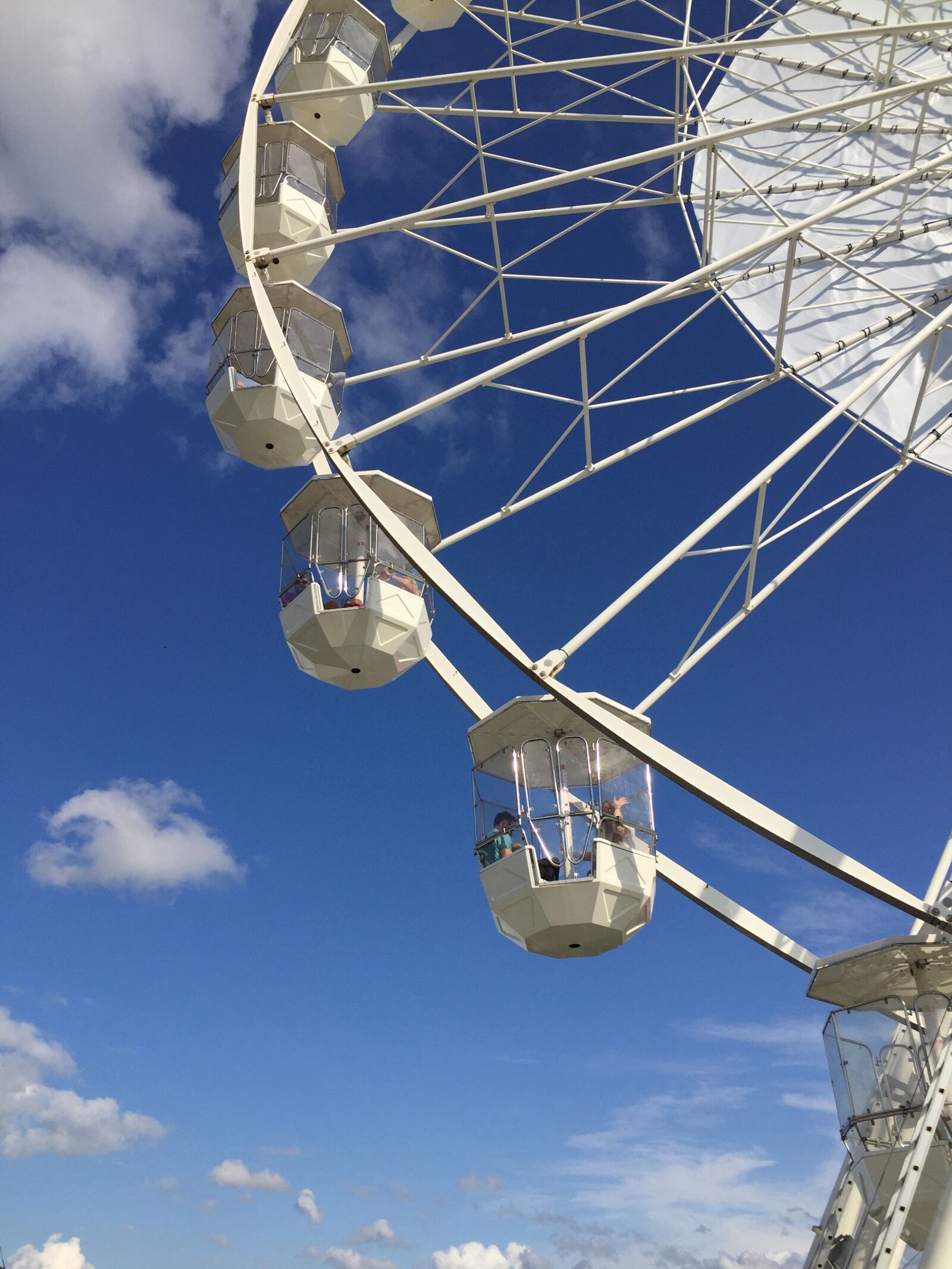 iPhone 6 back camera 4.15mm f/2.2 sample photo. Big wheel, sky, funfair photography