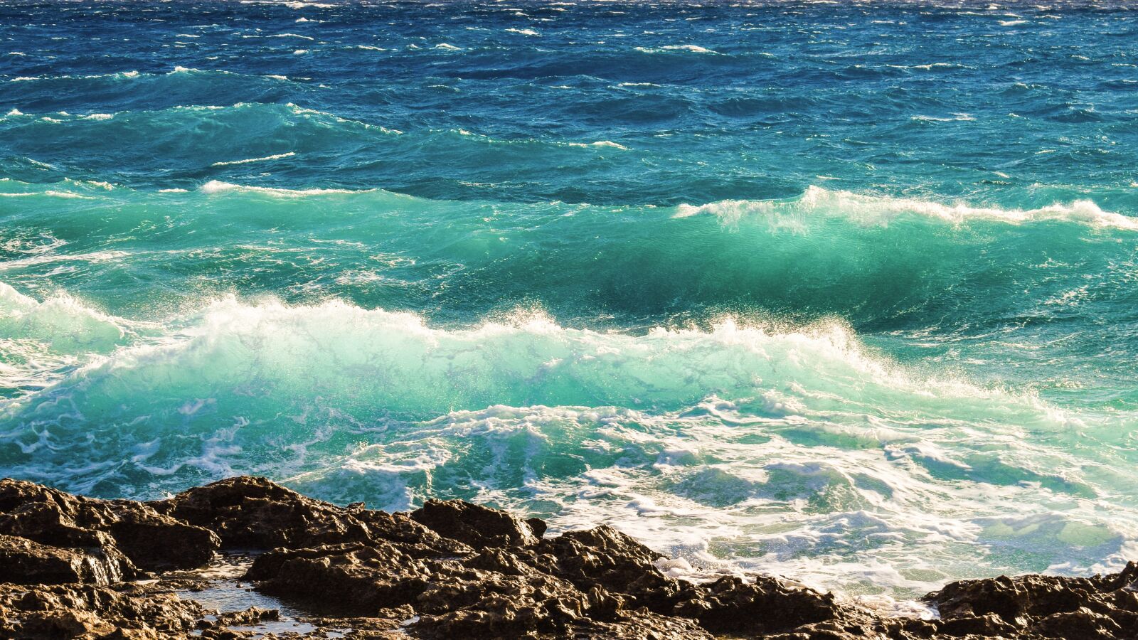 Nikon D3300 sample photo. Rocky coast, waves, crushing photography