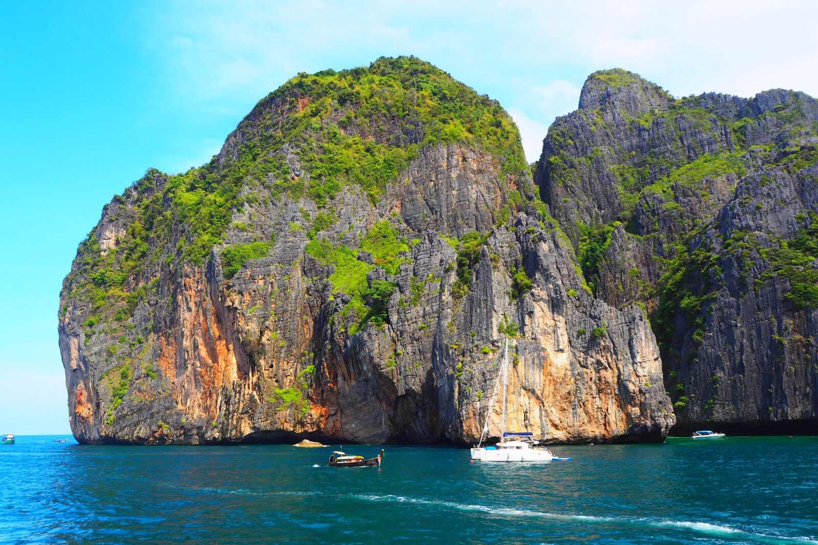 Olympus OM-D E-M10 II sample photo. Phi phi, thailand, island photography