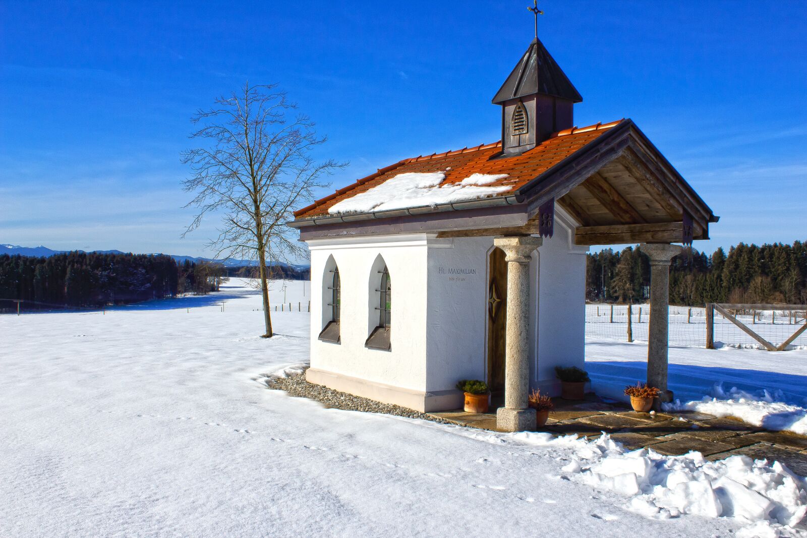 Canon EOS 1300D (EOS Rebel T6 / EOS Kiss X80) sample photo. Chapel, landscape, winter photography