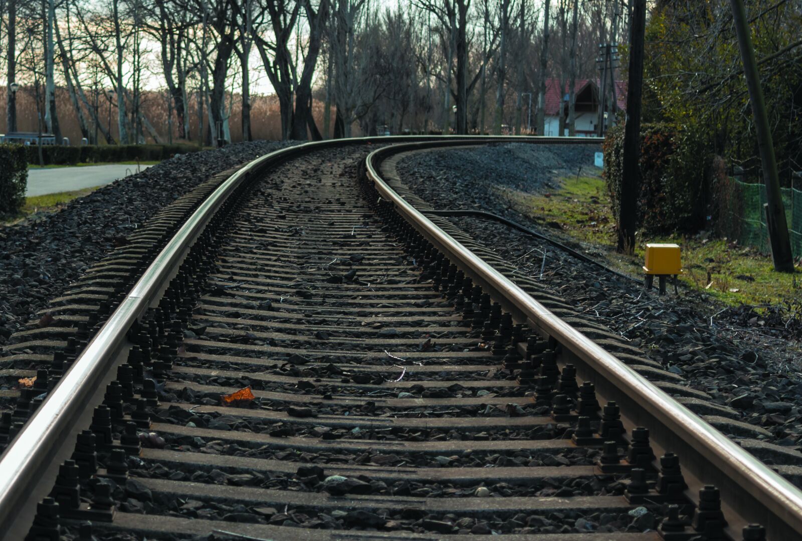Canon EOS 1300D (EOS Rebel T6 / EOS Kiss X80) sample photo. Tracks, rails, rail photography