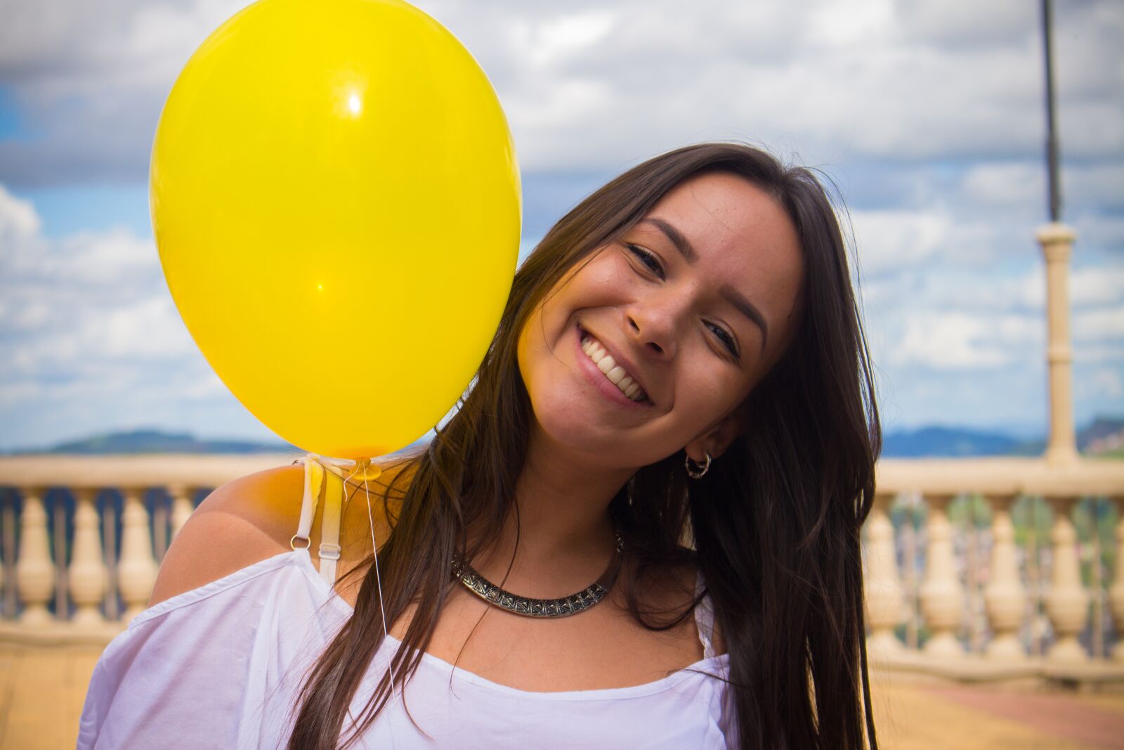 Canon EOS 700D (EOS Rebel T5i / EOS Kiss X7i) sample photo. Balloon, woman, happy photography