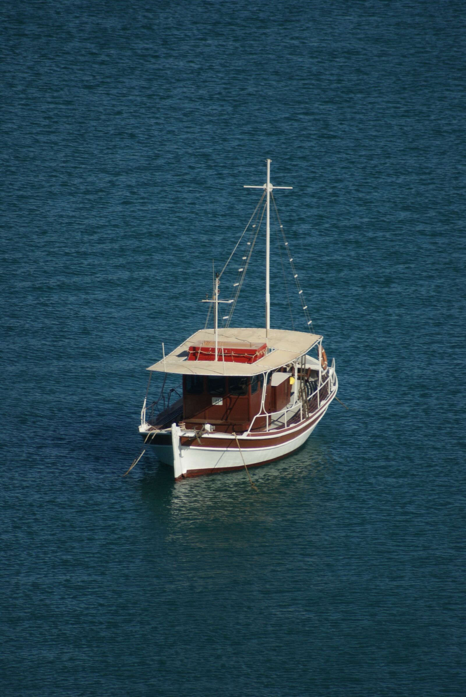 Sony Alpha DSLR-A200 sample photo. Boat, crete, sea photography