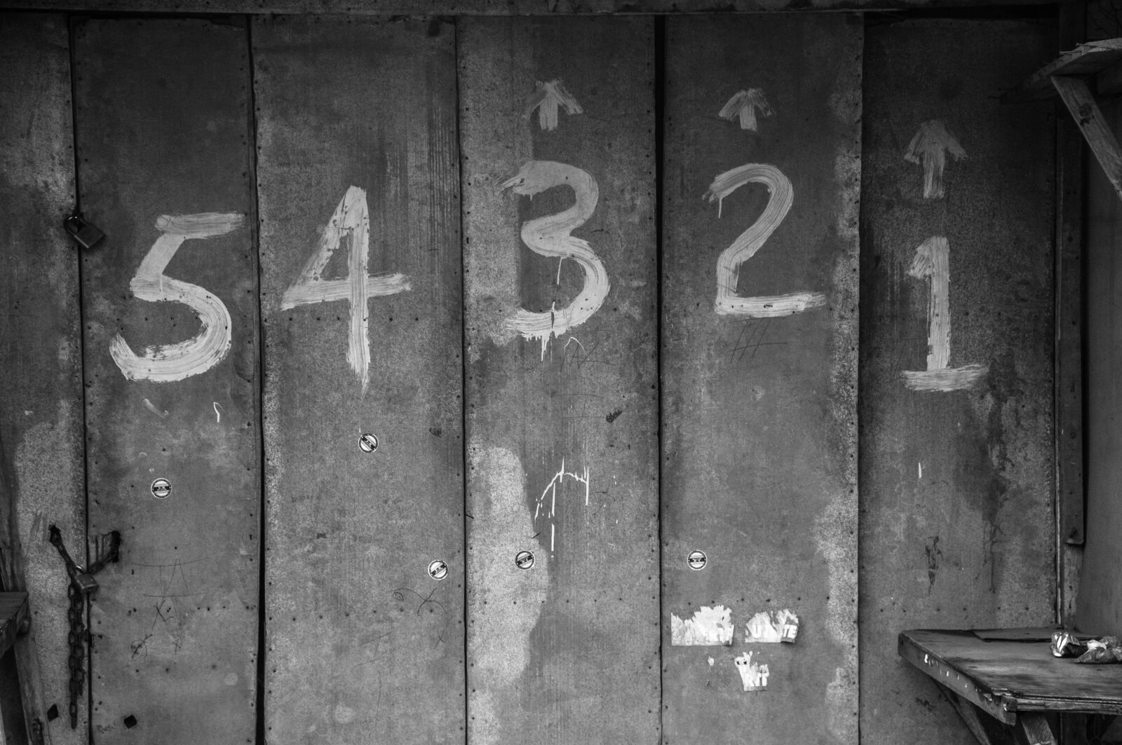 Nikon D300 sample photo. Metal, numbers, old, street photography