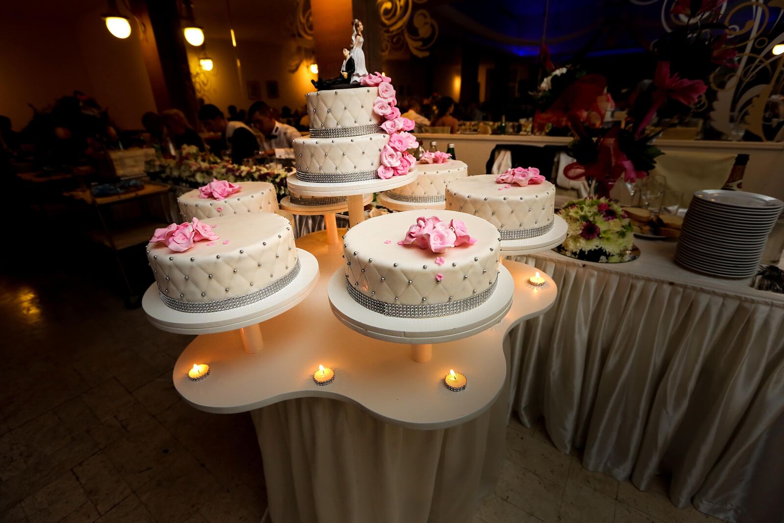 Canon EF 16-35mm F2.8L II USM sample photo. Wedding cake, ceremony, restaurant photography