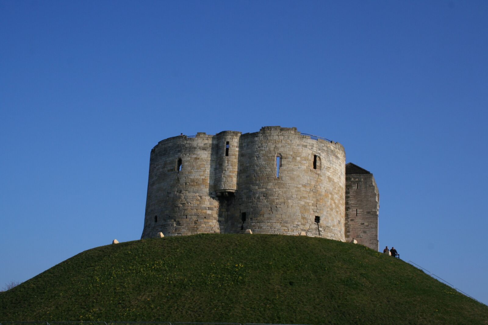 Canon EOS 350D (EOS Digital Rebel XT / EOS Kiss Digital N) sample photo. Castle, mound, building photography