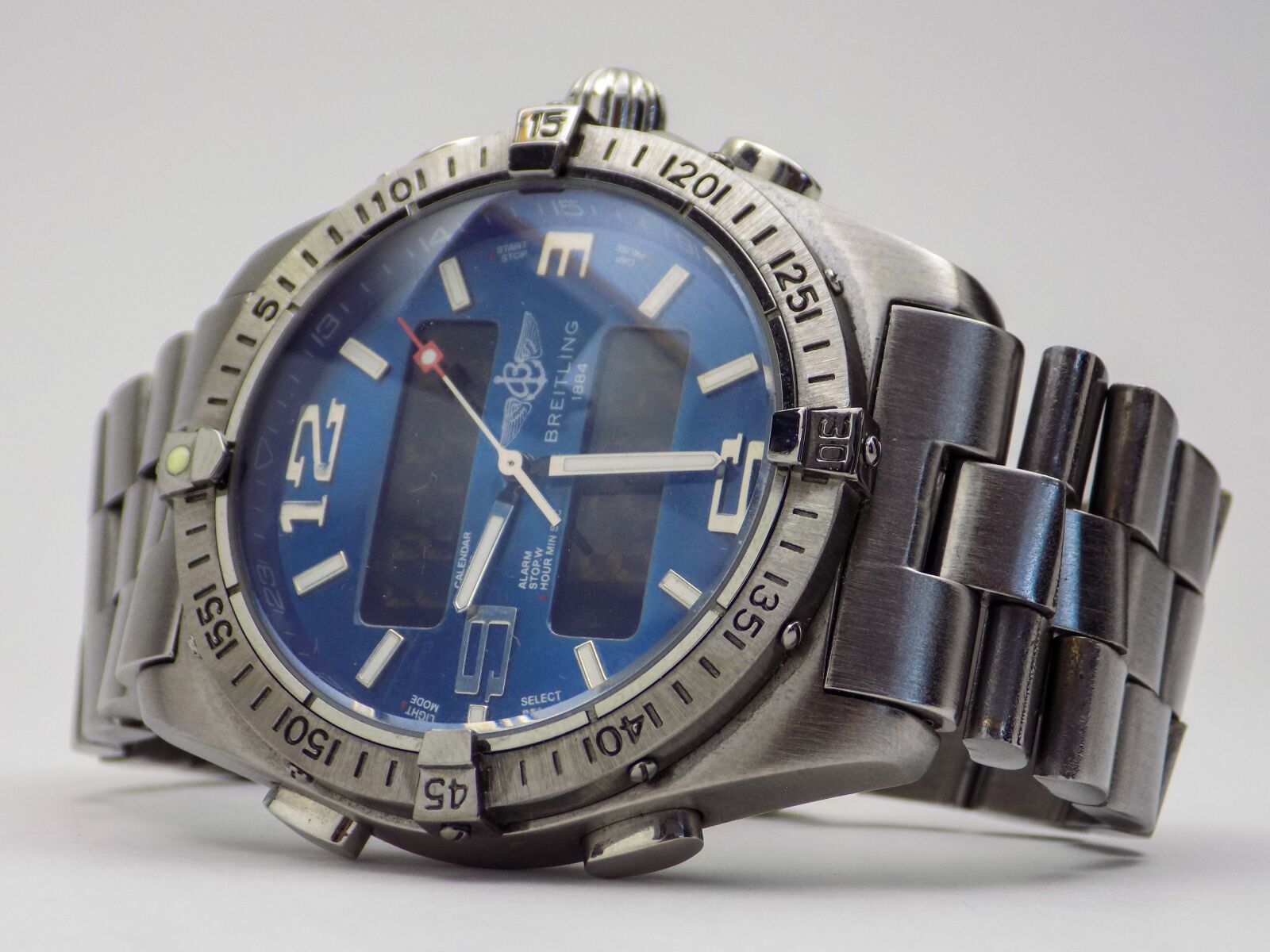 Nikon COOLPIX L330 sample photo. Watch, tips, time photography