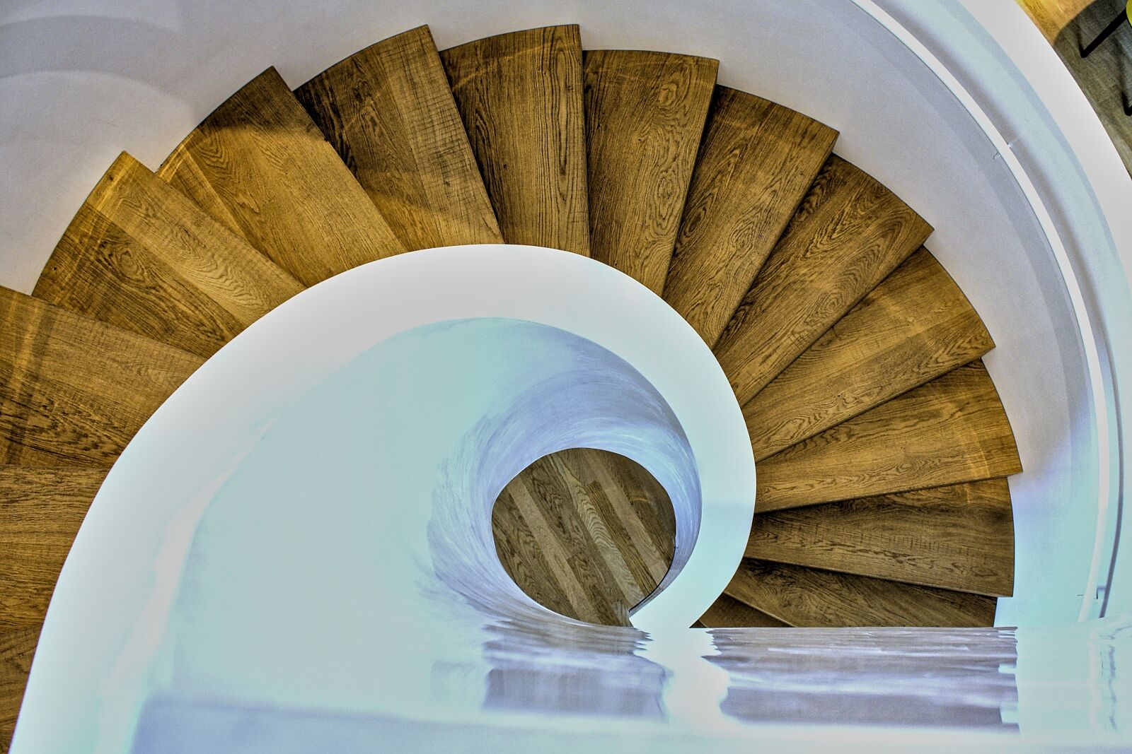Canon EOS 1000D (EOS Digital Rebel XS / EOS Kiss F) sample photo. Round, wood, stairs photography