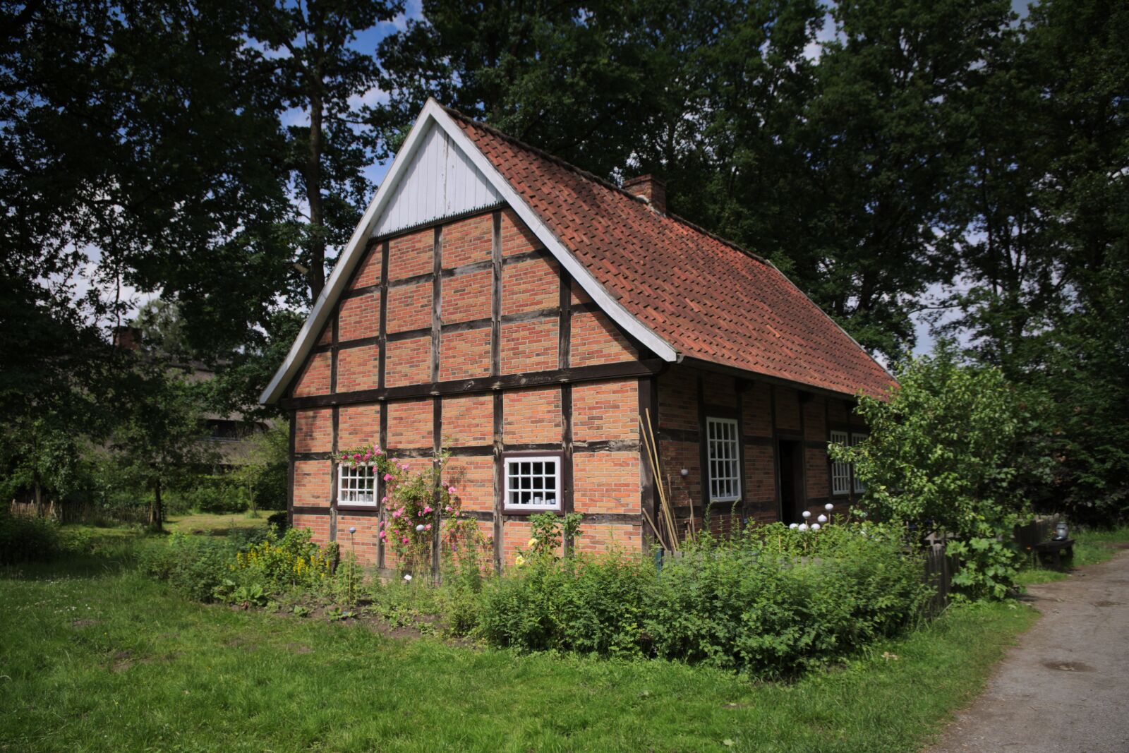 Pentax K-70 sample photo. Cottage, truss, museum village photography