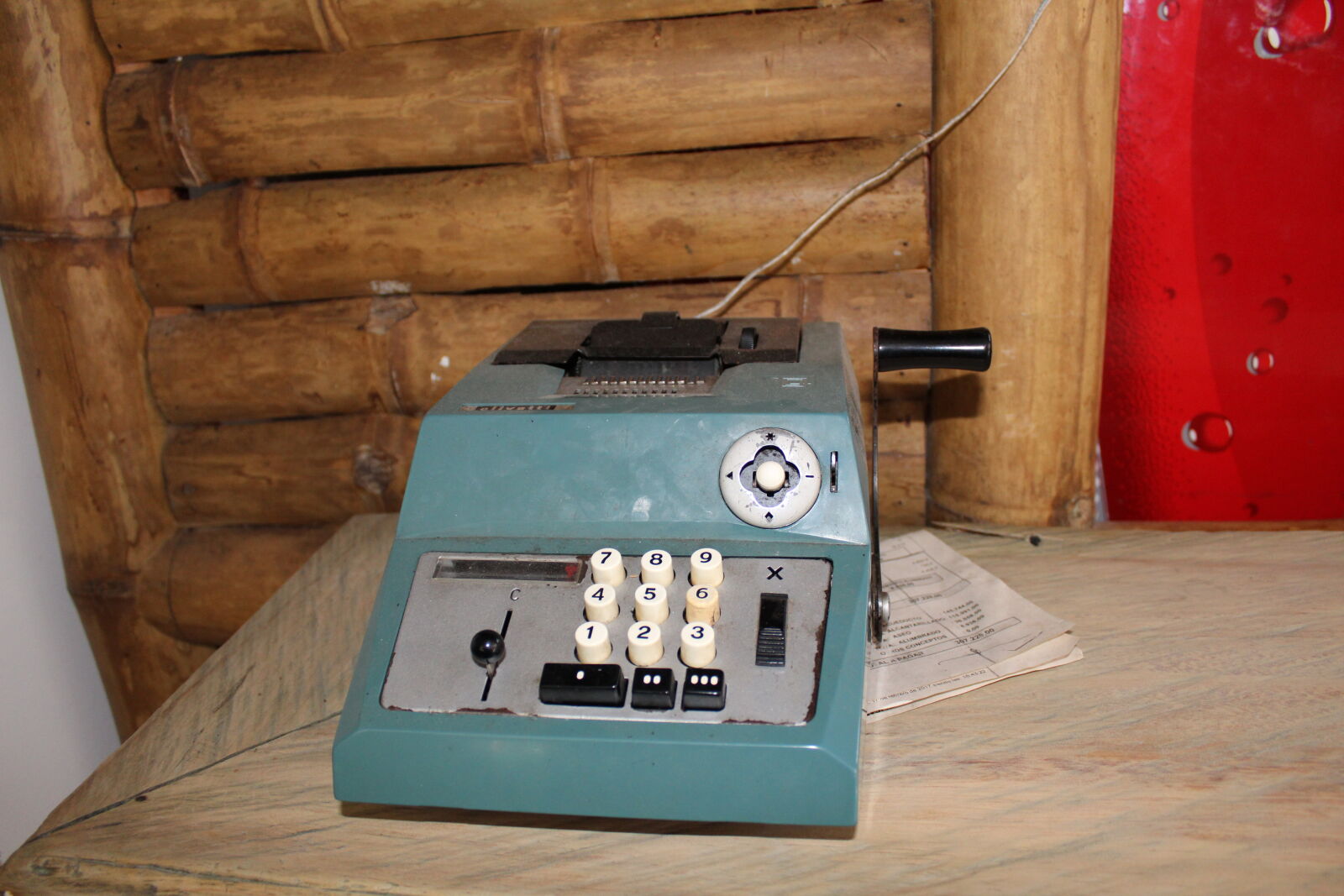 Canon EOS 1300D (EOS Rebel T6 / EOS Kiss X80) sample photo. Cash, machine, old, vintage photography