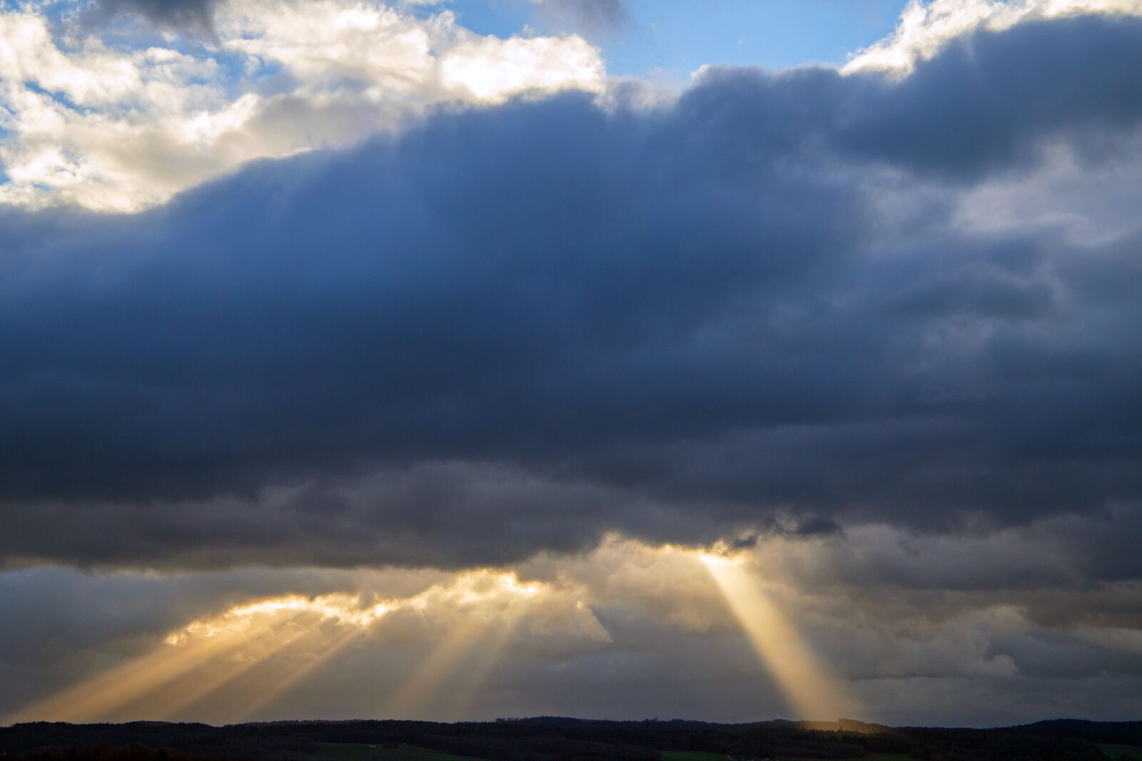 Canon EOS 6D Mark II sample photo. Sunbeam, clouds, sky photography