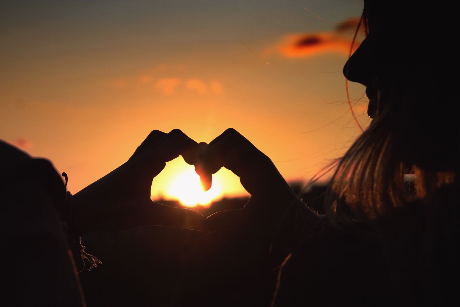 Canon EOS 1100D (EOS Rebel T3 / EOS Kiss X50) sample photo. Sunset, love, heart photography