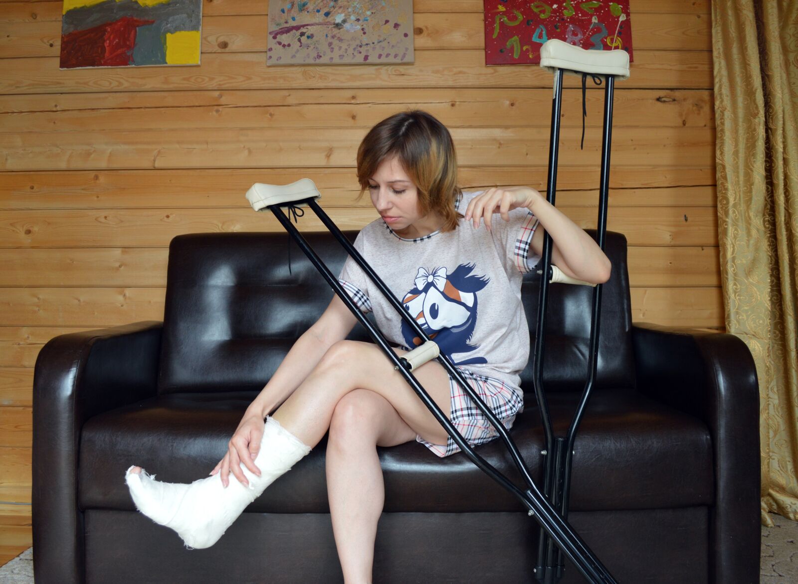 Nikon D3200 sample photo. Crutches, trauma, fracture photography