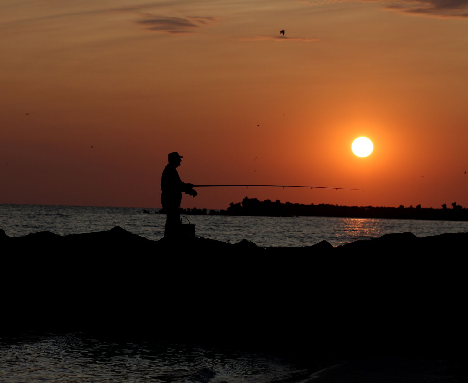 Canon EOS 700D (EOS Rebel T5i / EOS Kiss X7i) + Canon EF 85mm F1.8 USM sample photo. Sunrise, fisherman, sun photography
