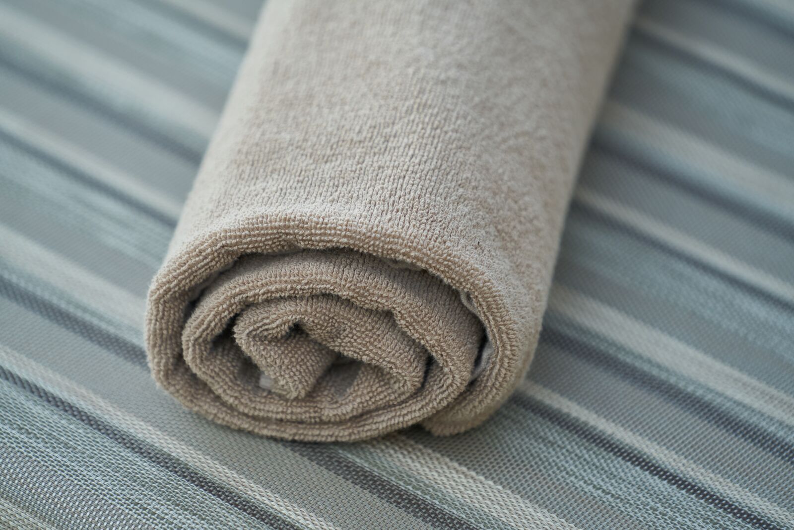 Sony FE 70-200mm F4 G OSS sample photo. Towel, sunbeds, bathroom photography