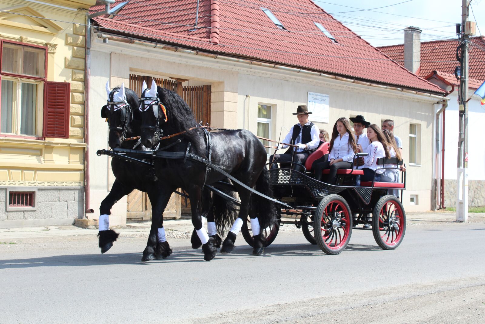 Canon EOS 1300D (EOS Rebel T6 / EOS Kiss X80) sample photo. Horses, traditions, old photography