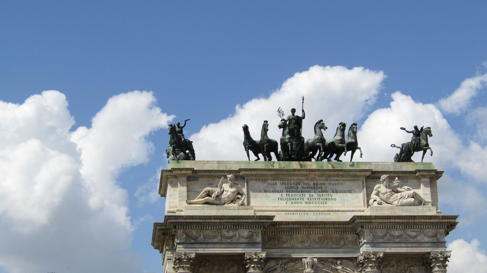 Canon PowerShot SX410 IS sample photo. Sky, monument, horses photography