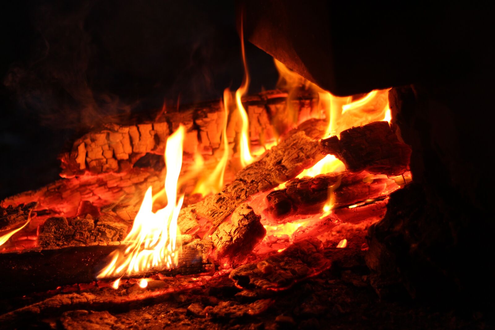 Canon EOS 650D (EOS Rebel T4i / EOS Kiss X6i) + Canon EF 50mm F1.8 II sample photo. Fire, night, koster photography
