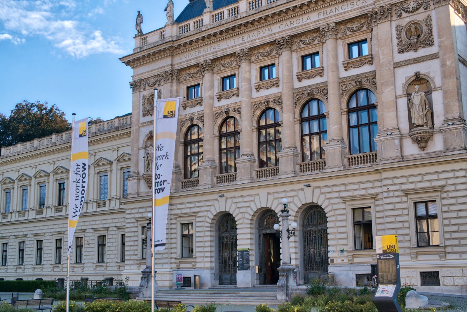 Sony a6300 + Sigma 30mm F2.8 EX DN sample photo. University, graz, main building photography