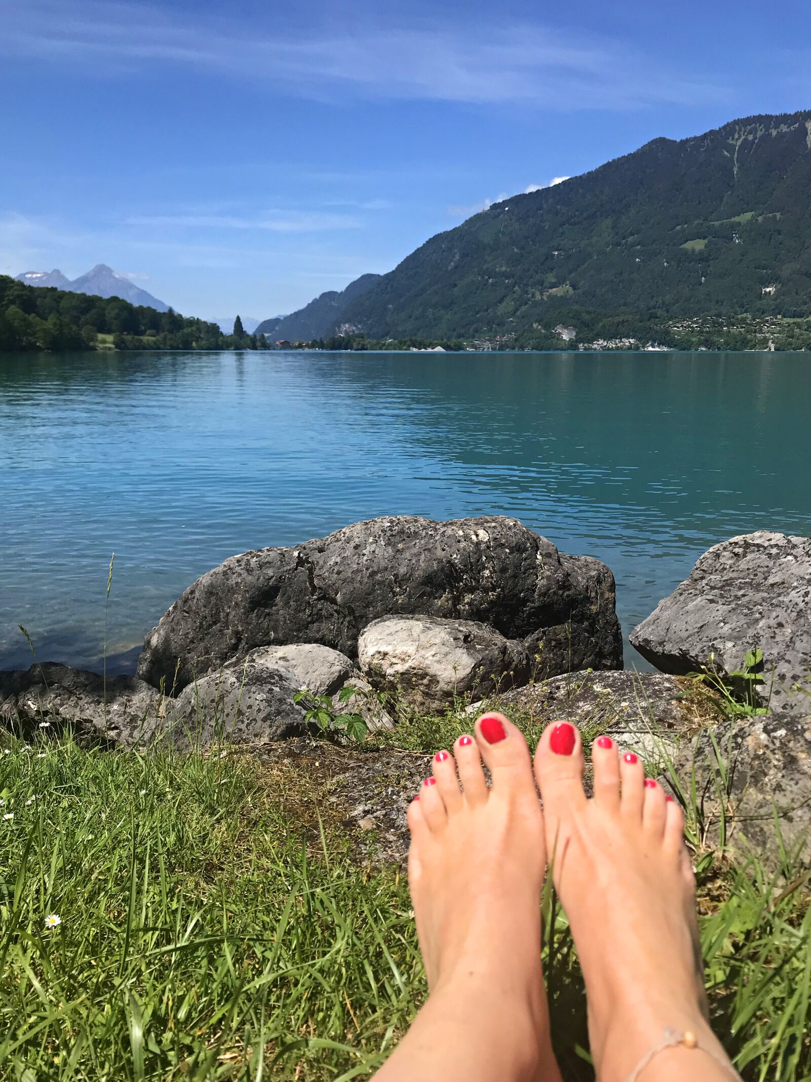 Apple iPhone 7 sample photo. Lake brienz, feet, swim photography