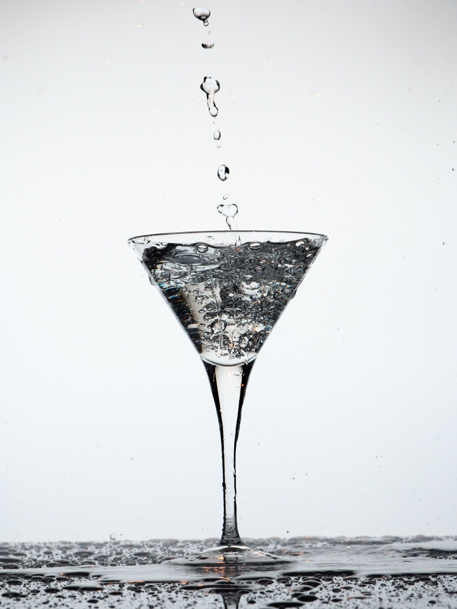 Olympus OM-D E-M5 II sample photo. Water, glass, clear photography