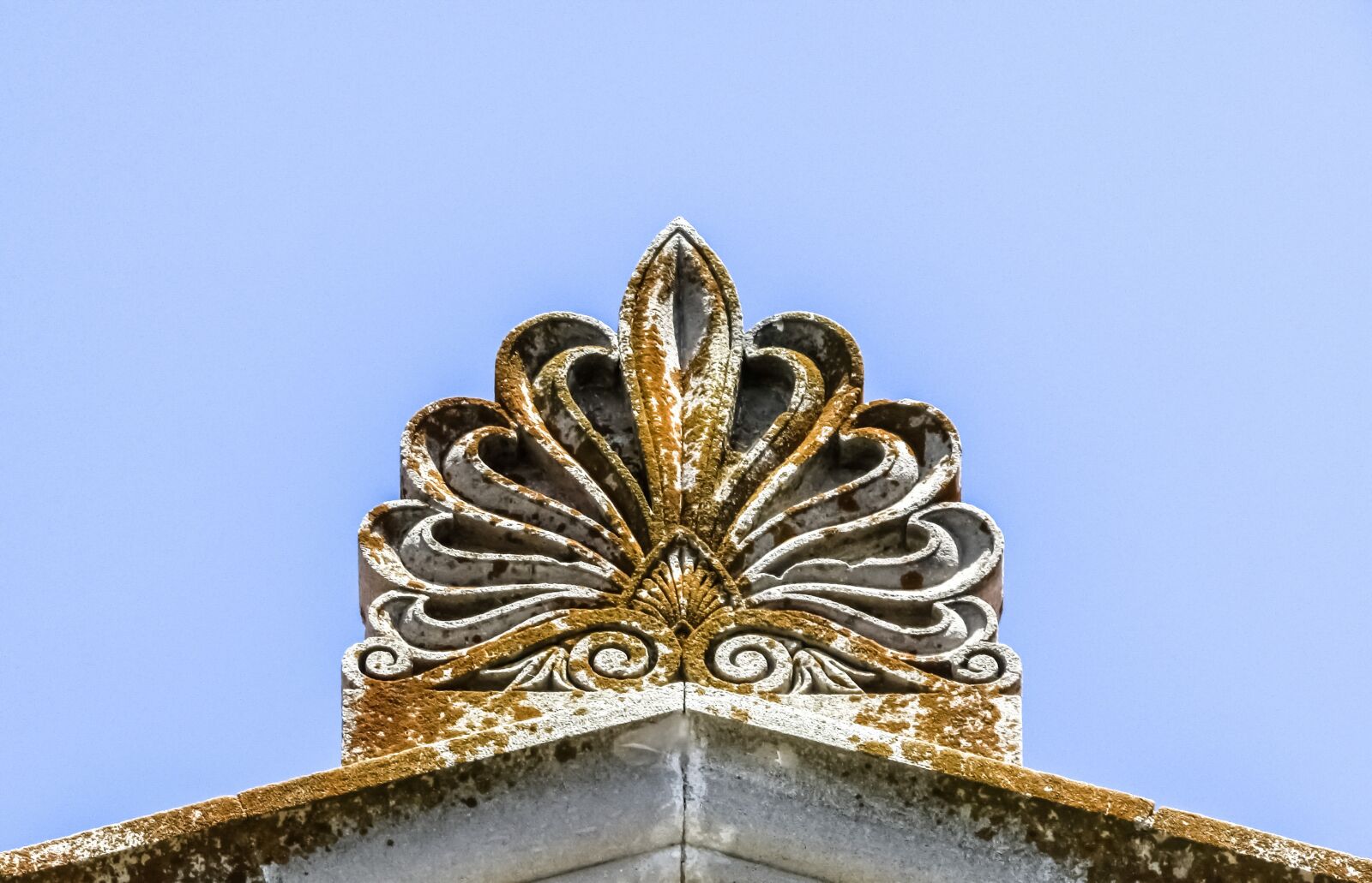 Canon PowerShot SX400 IS sample photo. Ridge tile, decoration, neoclassic photography