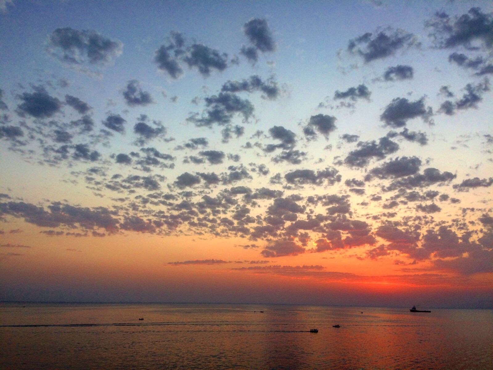 iPhone 5s back camera 4.15mm f/2.2 sample photo. Sunset, sky, clouds photography
