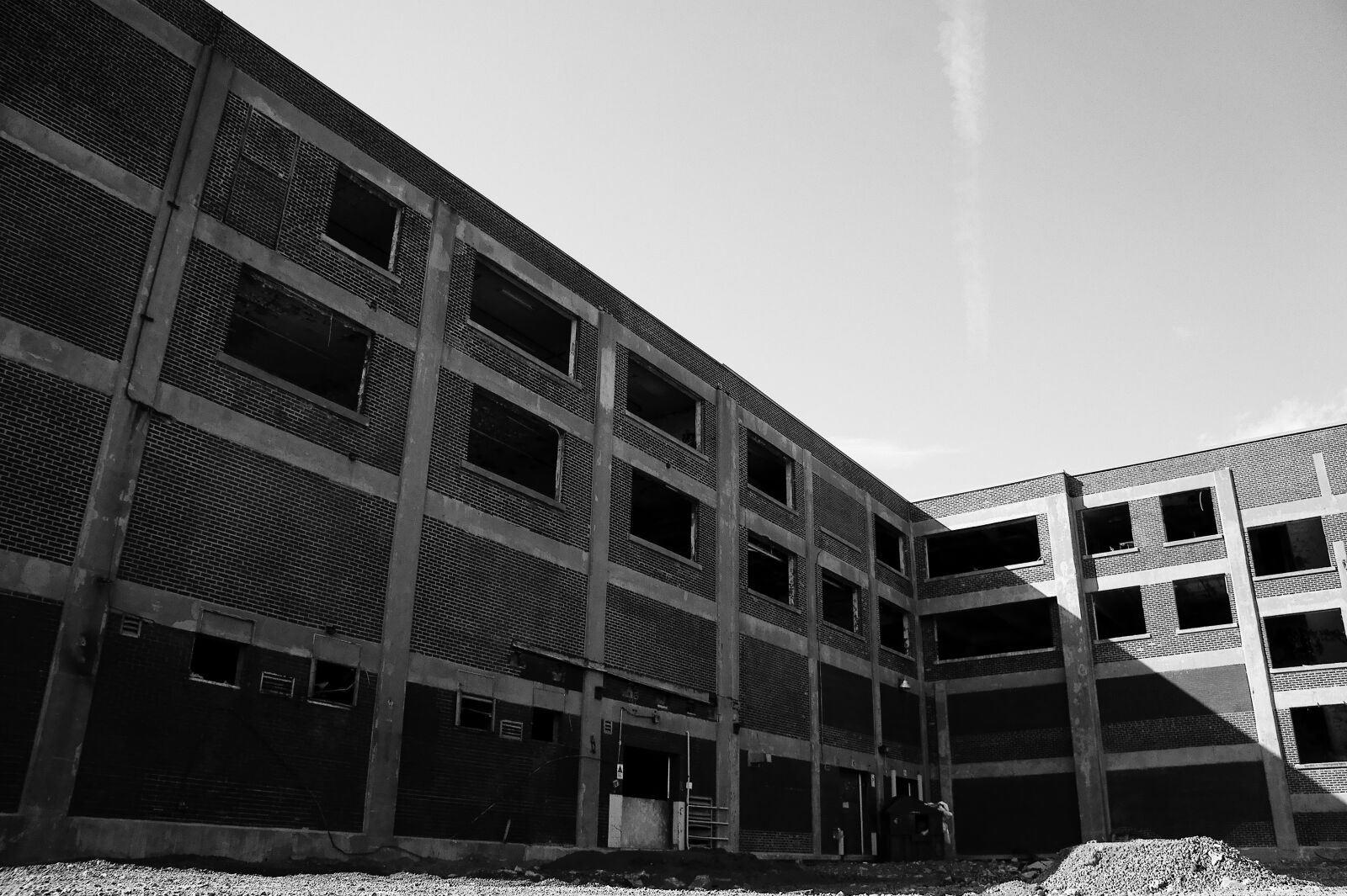 Sony Alpha NEX-3 + Sony E 18-55mm F3.5-5.6 OSS sample photo. Warehouse, architecture, montreal photography