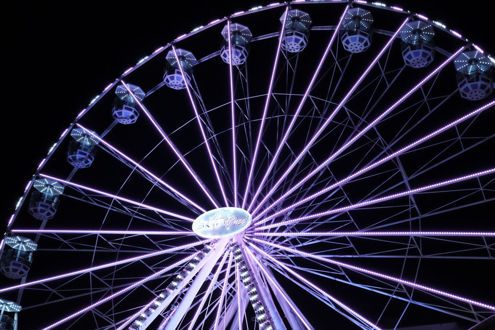 Fujifilm X-T1 + Fujifilm XF 35mm F2 R WR sample photo. Big wheel, light, wheel photography