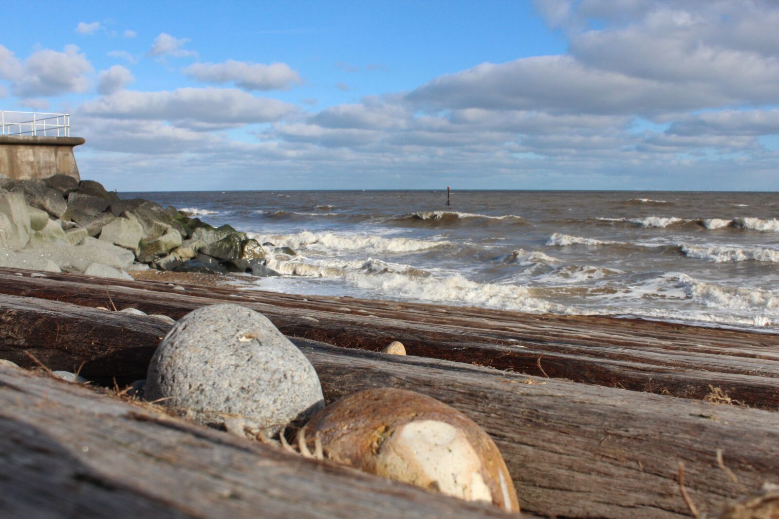 Canon EOS 600D (Rebel EOS T3i / EOS Kiss X5) sample photo. Sheringham, stones, norfolk photography
