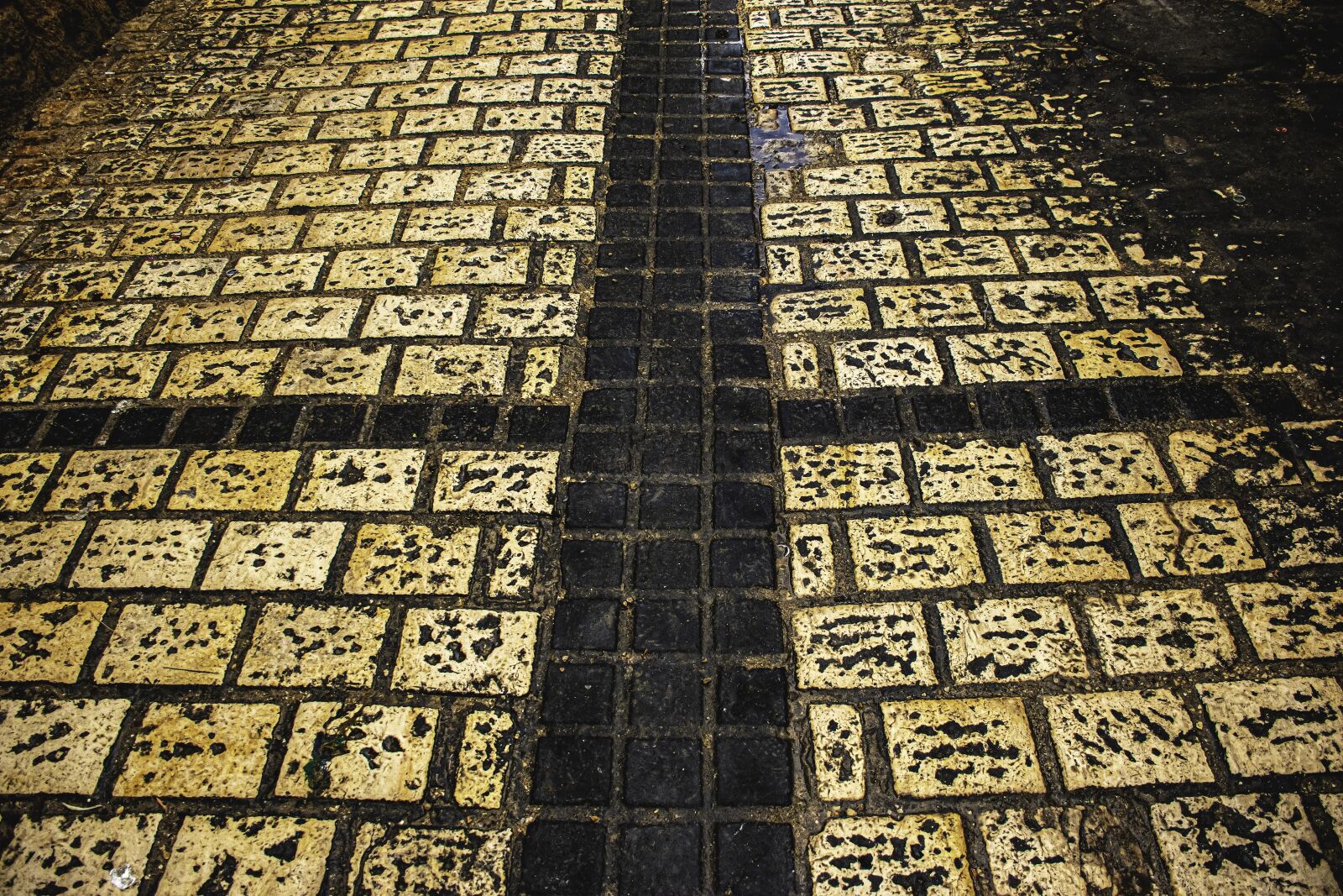 Nikon D5600 sample photo. Street, old akko, rain photography