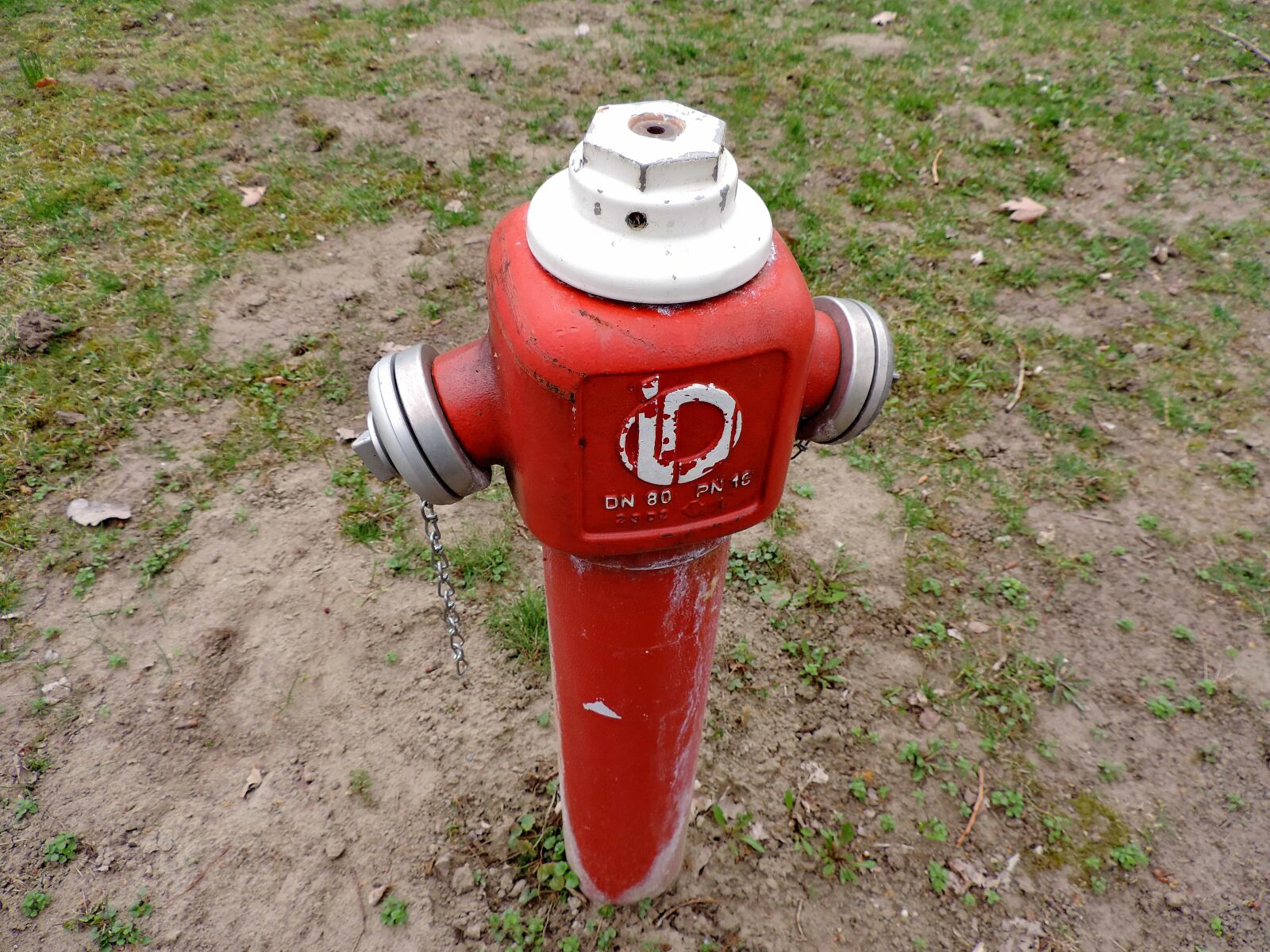 Nikon Coolpix P520 sample photo. Cast iron, hydrant, industrial photography