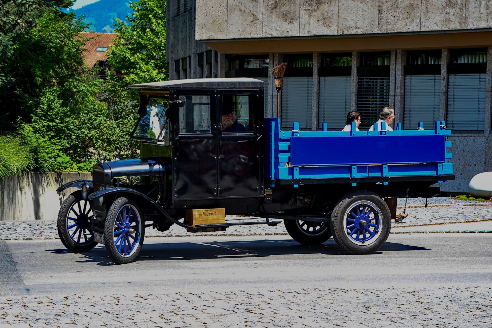 Nikon D3100 sample photo. Ford, oldie, nostalgia photography