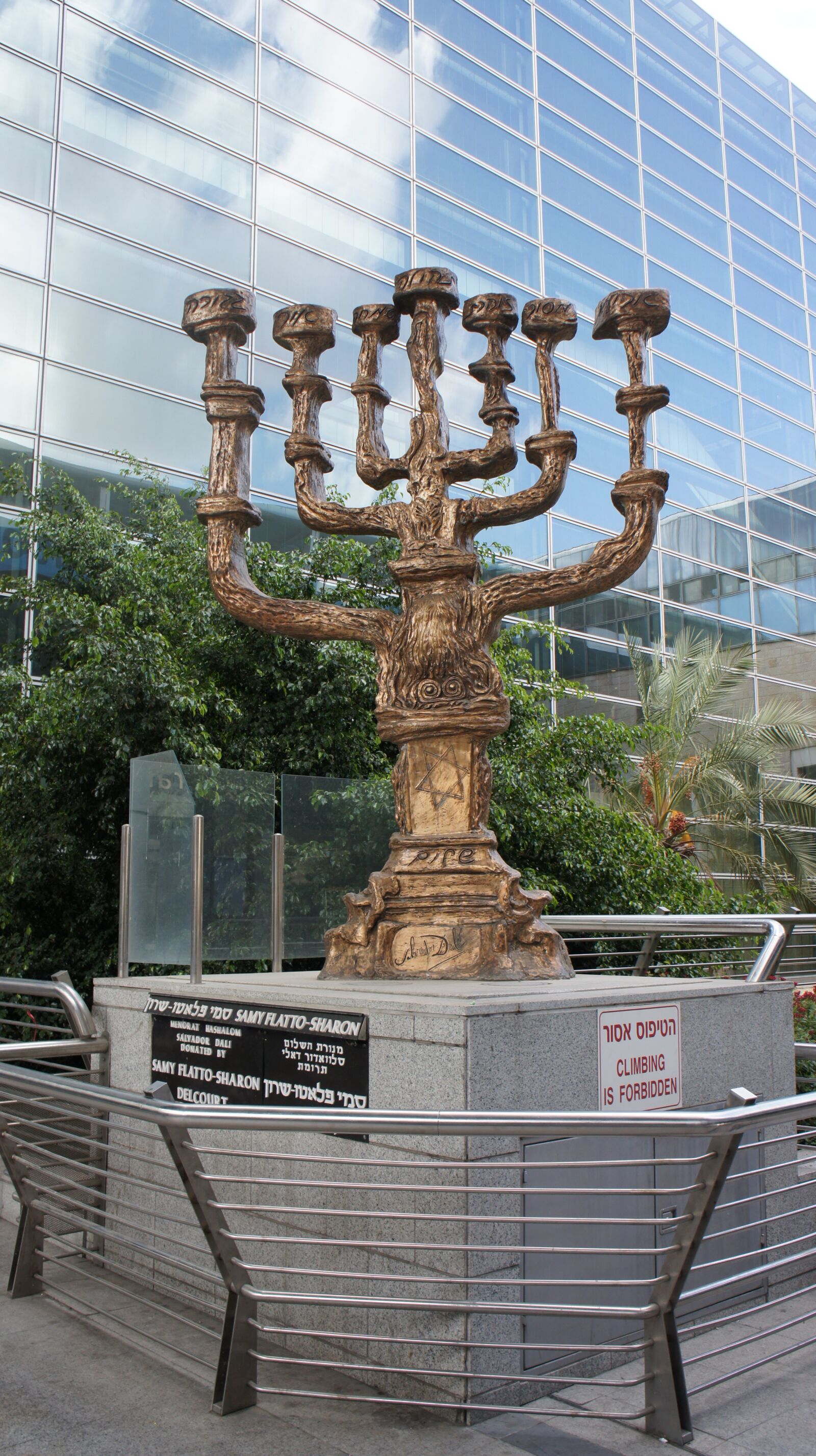 Sony Alpha NEX-3 + Sony E 18-55mm F3.5-5.6 OSS sample photo. Menorah, judaism, israel photography