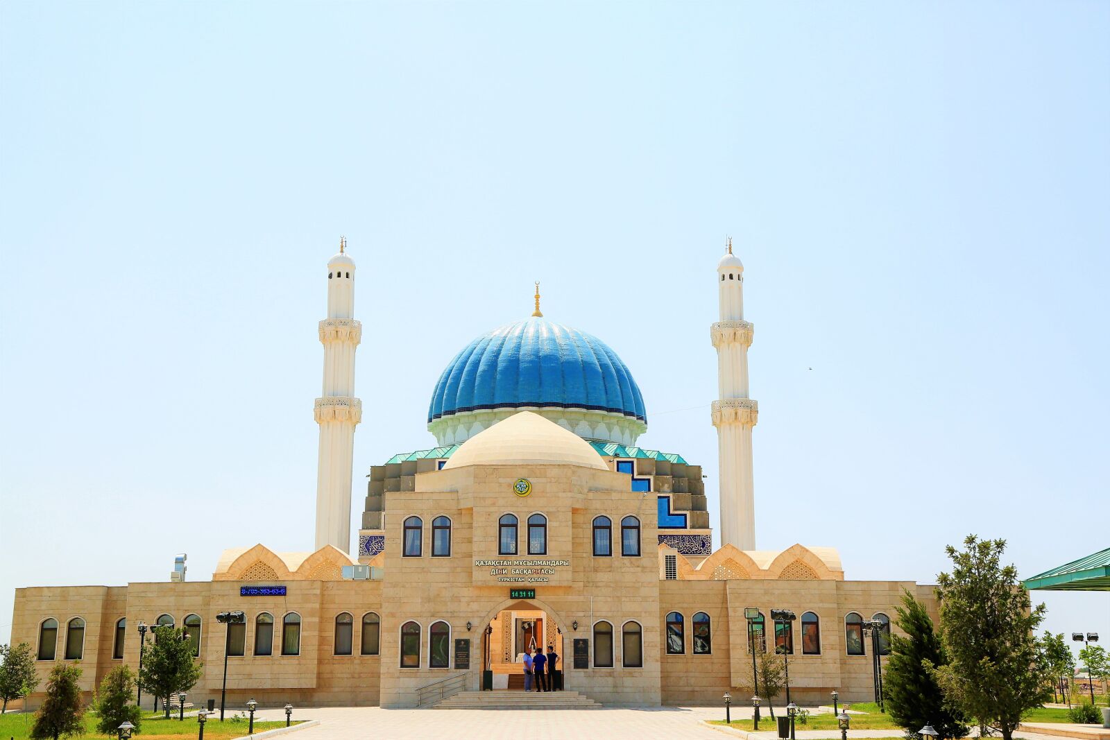 Canon EF 24-105mm F4L IS USM sample photo. Cami, minaret, dome photography