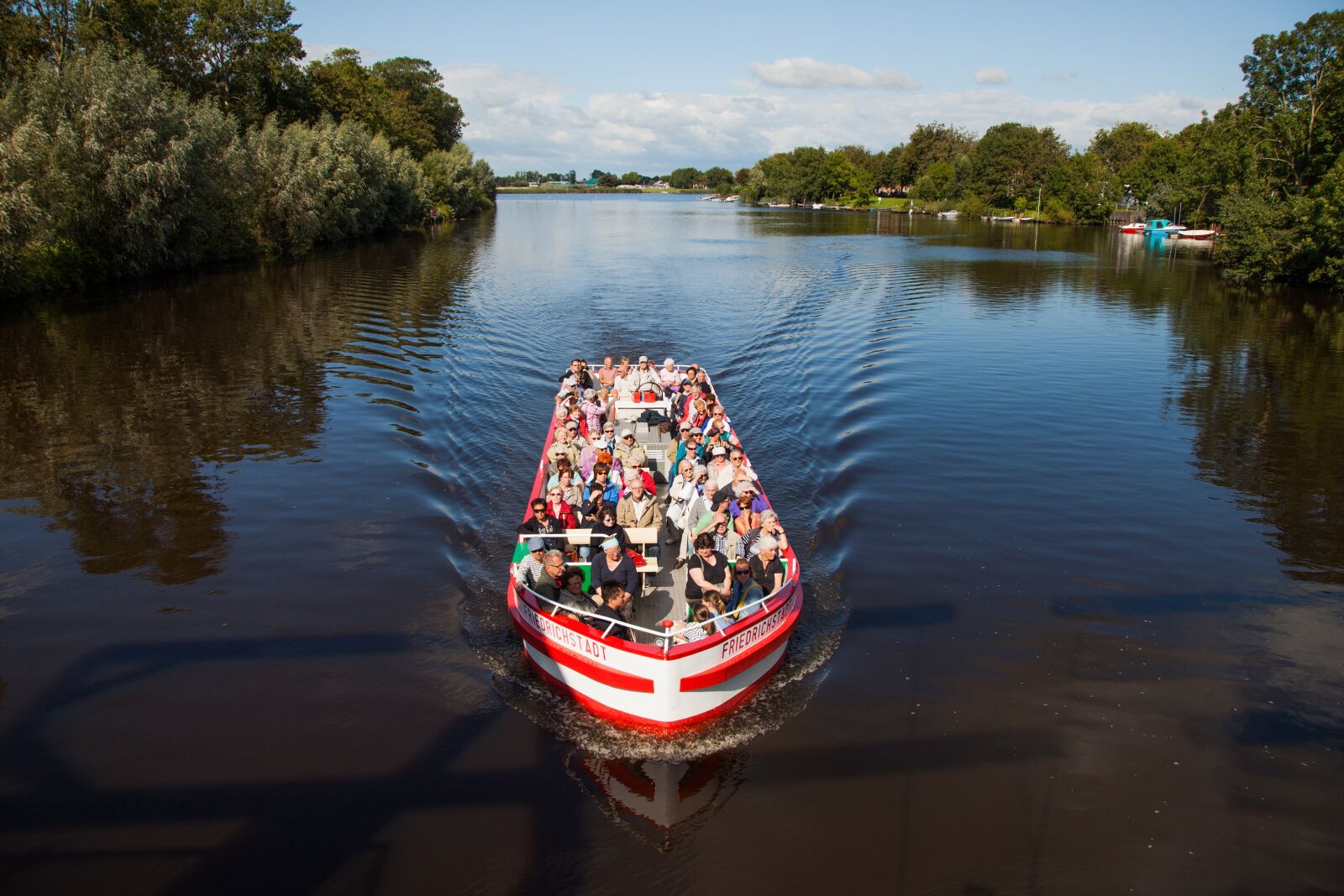 Canon EOS 5D Mark II sample photo. Boat, tourism, friedrichstadt photography