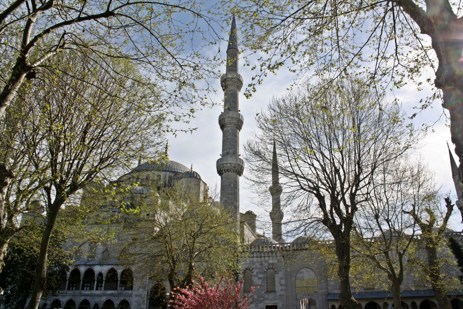 Canon EOS 1000D (EOS Digital Rebel XS / EOS Kiss F) sample photo. Architecture, building, sultan ahmed photography