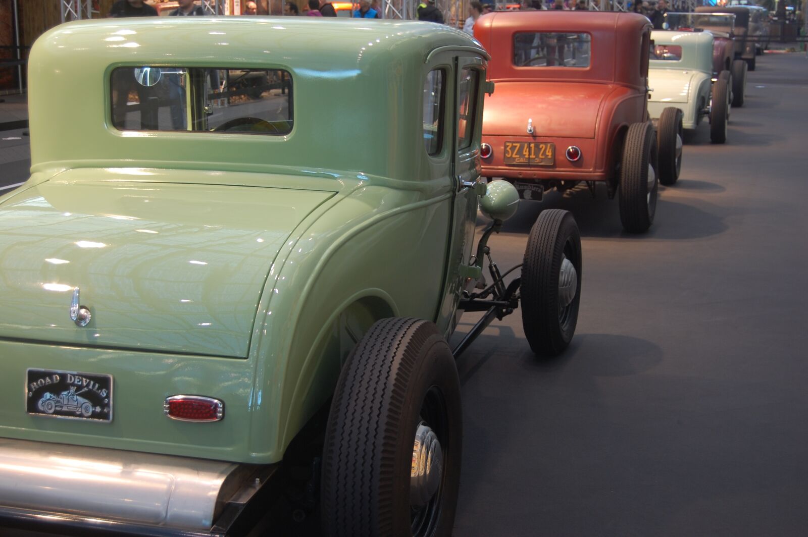 Nikon D40 sample photo. Oldtimer, traffic jam, classic photography