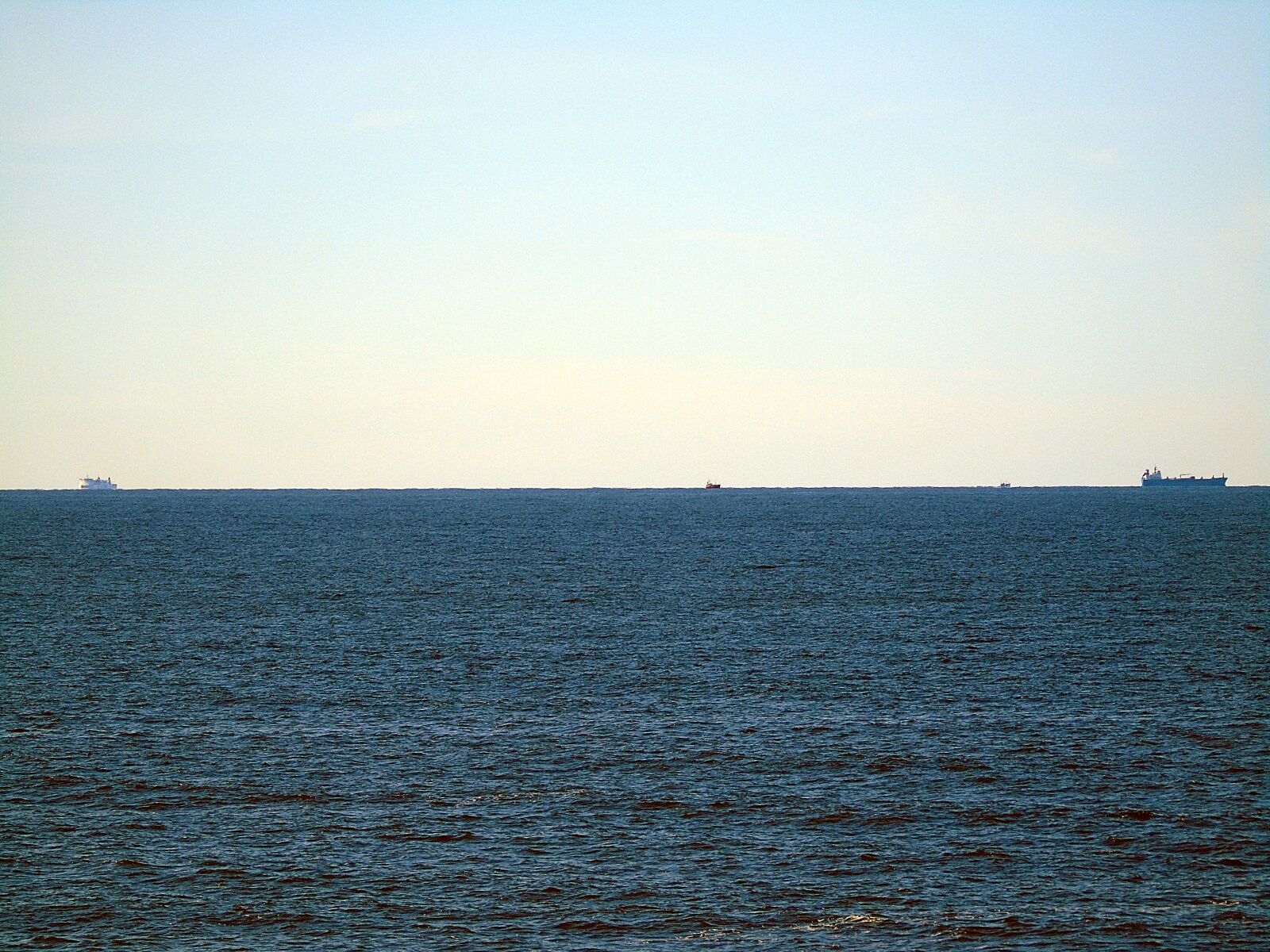 Sony Cyber-shot DSC-H400 sample photo. The horizon, ship, ships photography