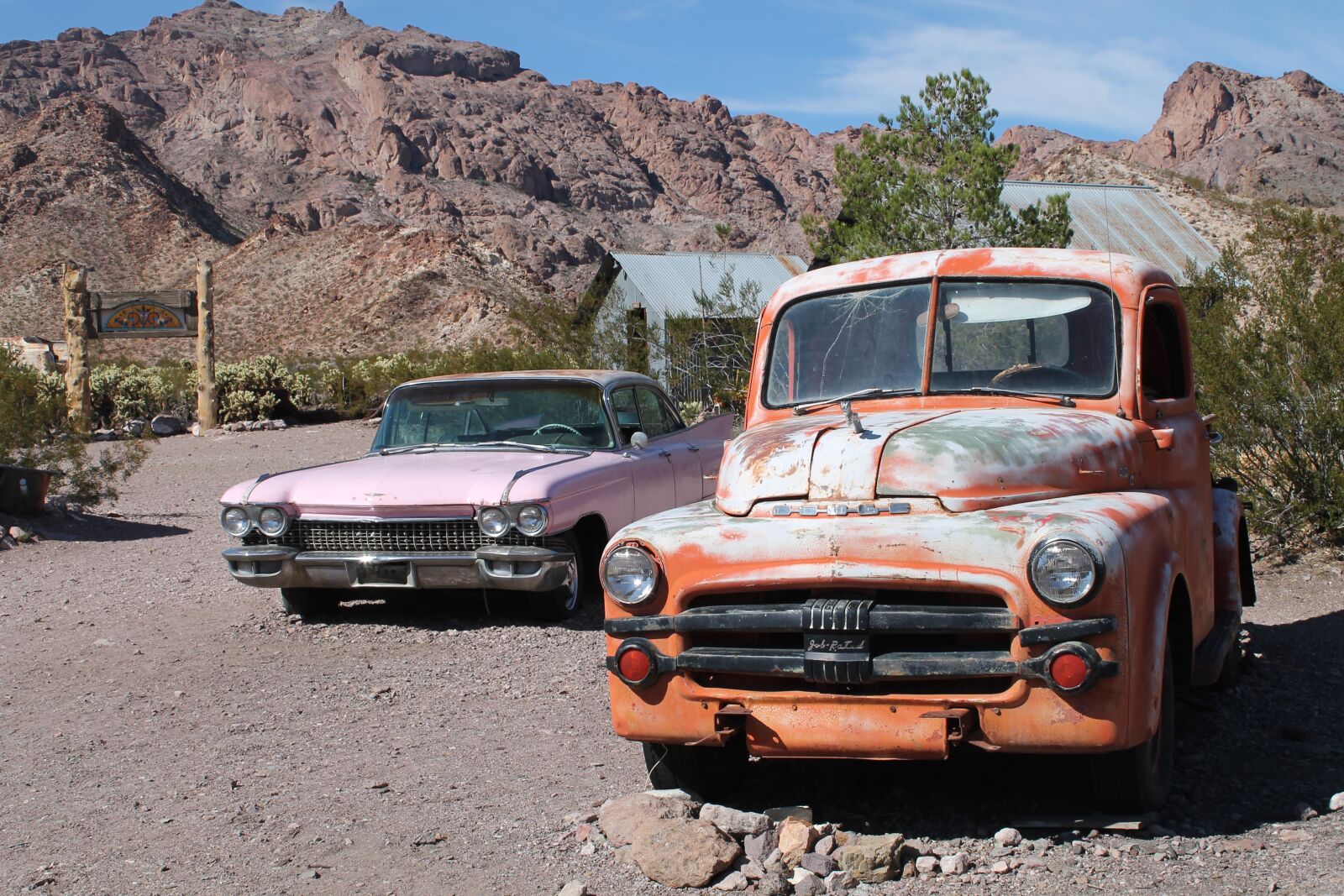 Canon EOS 1100D (EOS Rebel T3 / EOS Kiss X50) sample photo. Old car, rusty car photography