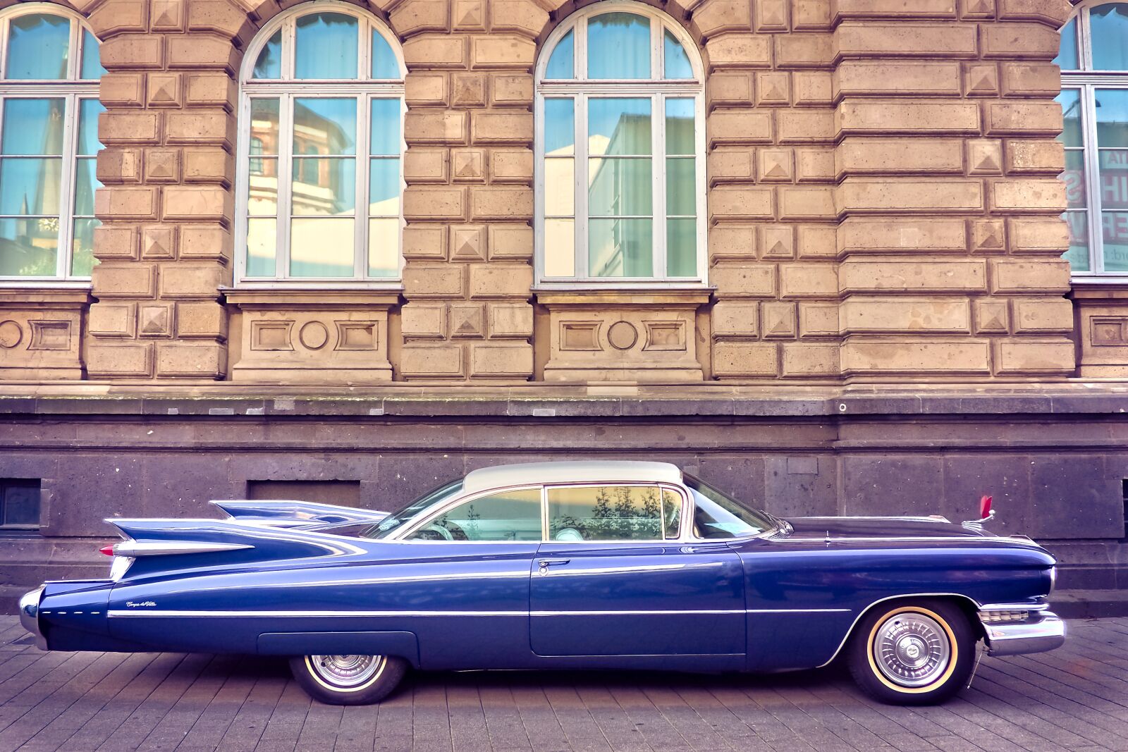 Olympus OM-D E-M10 sample photo. Auto, cadillac, old photography