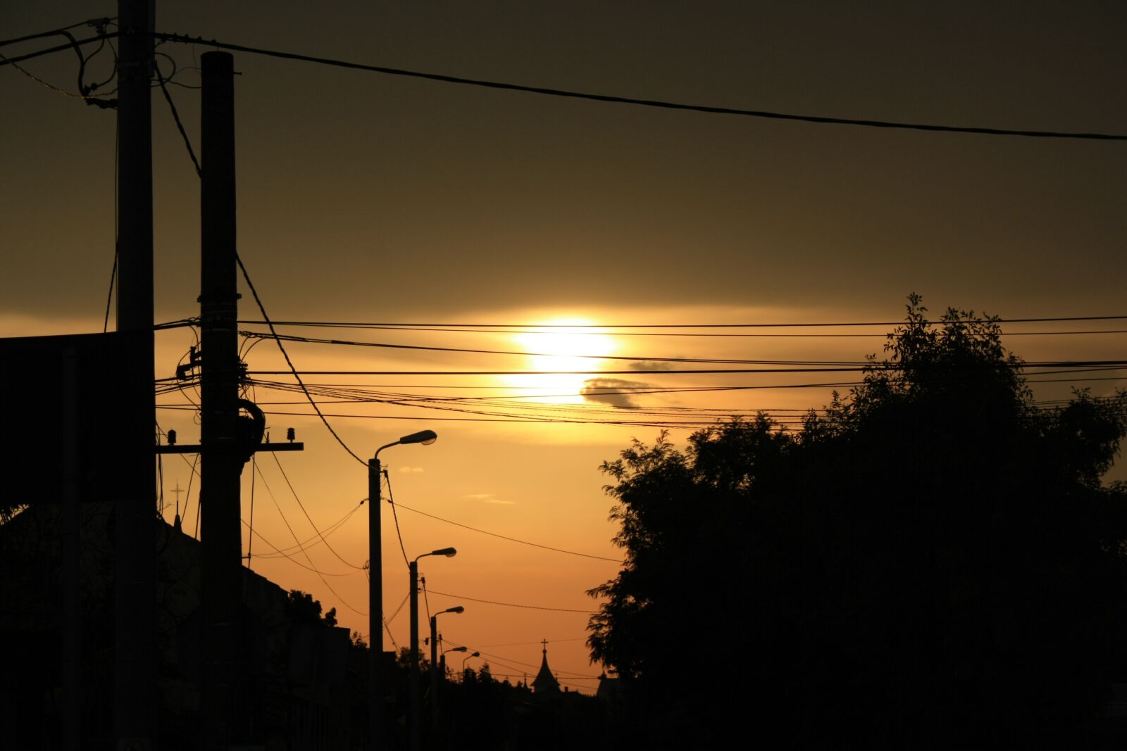 Canon EOS 1000D (EOS Digital Rebel XS / EOS Kiss F) sample photo. Sunset, silhouette, dawn photography