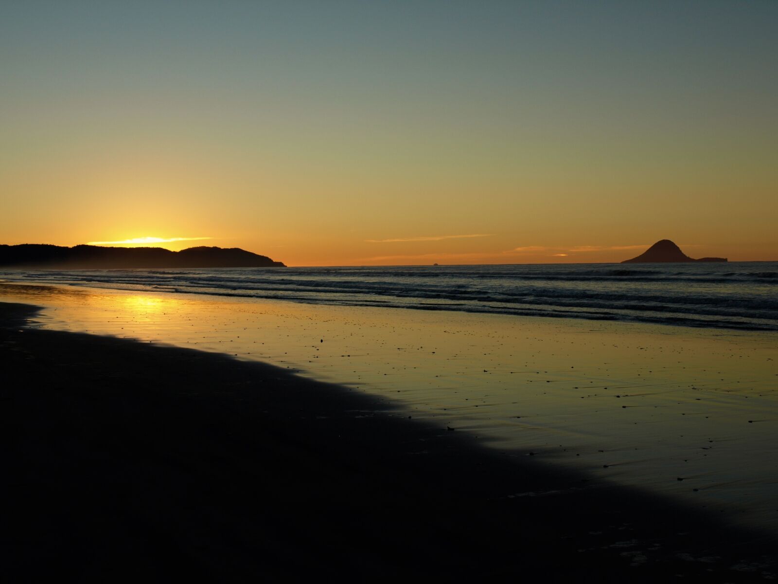 Olympus E-510 (EVOLT E-510) sample photo. Sunset, ohope, beach photography