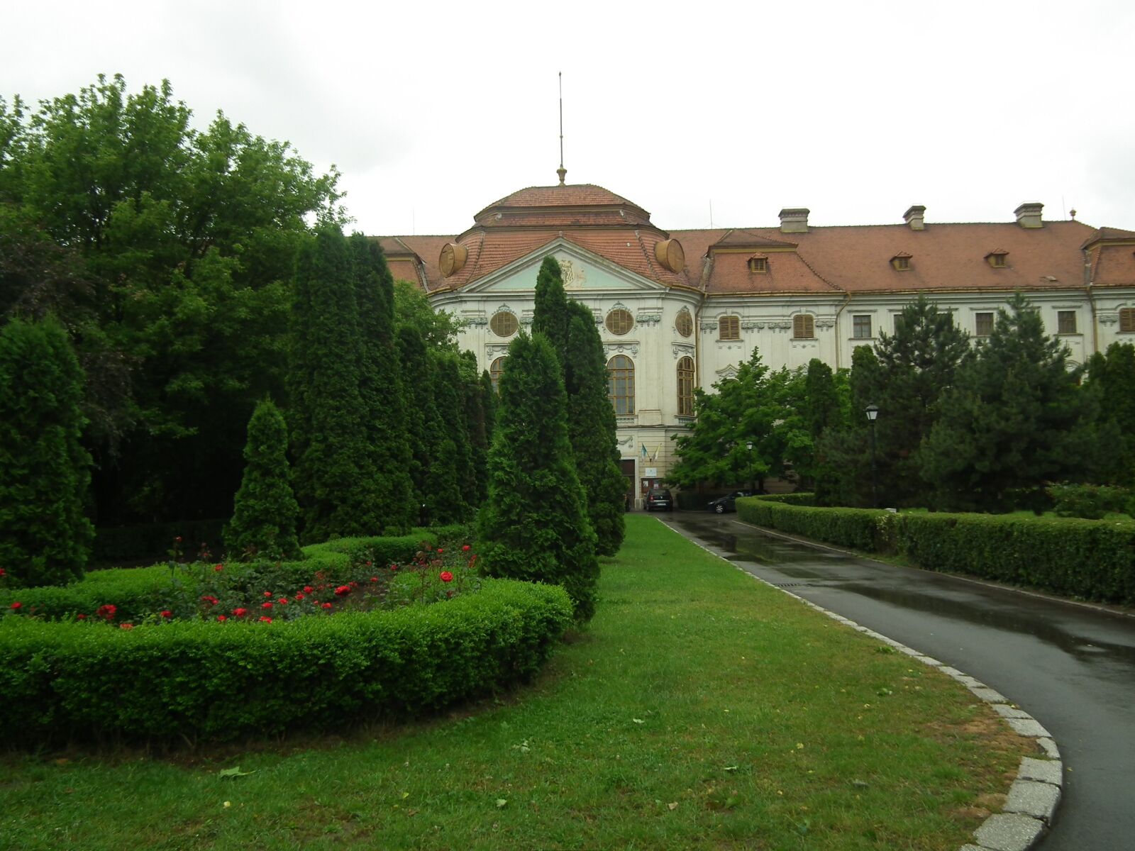 FujiFilm FinePix HS10 (FinePix HS11) sample photo. Excursion, transylvania, building photography