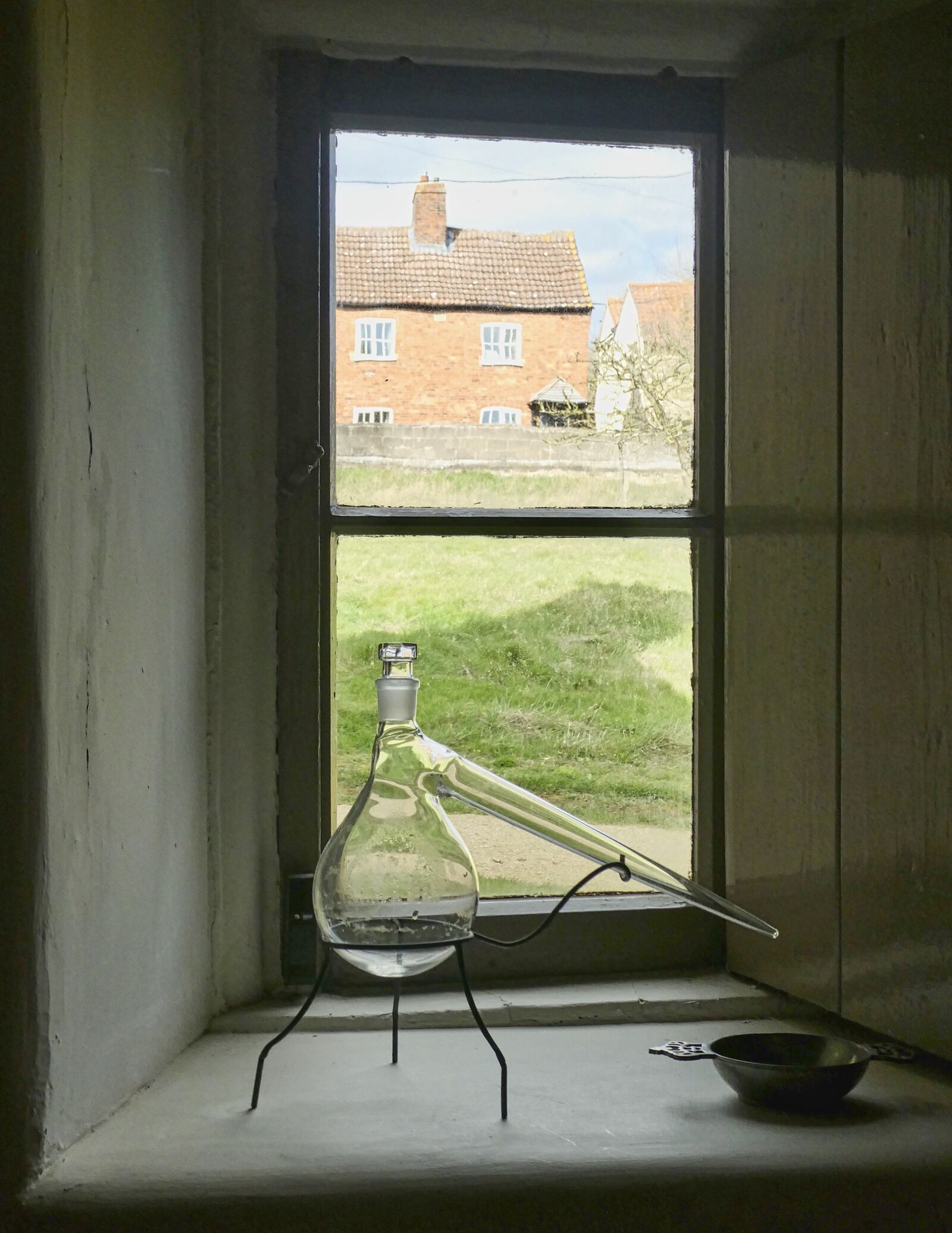 Panasonic Lumix DC-ZS70 (Lumix DC-TZ90) sample photo. Window, experiment, newton photography
