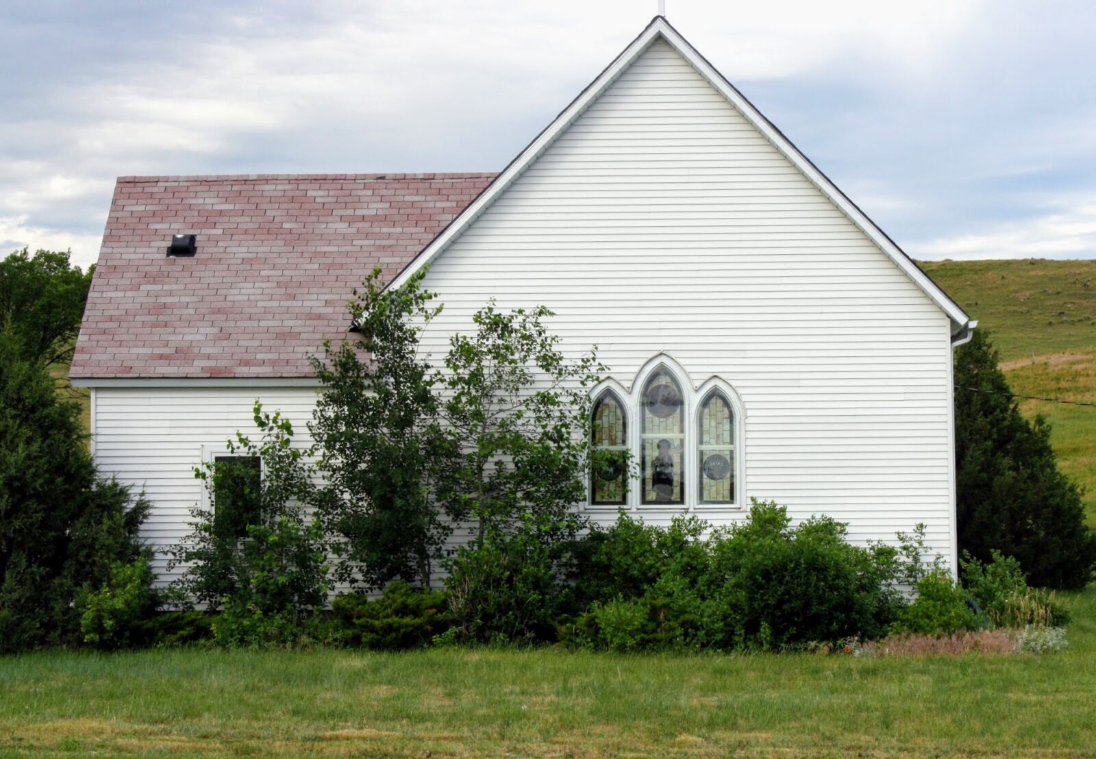 Canon EOS 1000D (EOS Digital Rebel XS / EOS Kiss F) sample photo. House, architecture, church photography