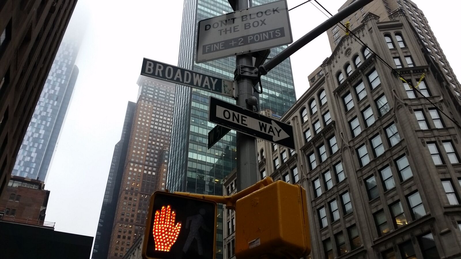 Samsung Galaxy S5 sample photo. Apartment, buildings, broadway, city photography
